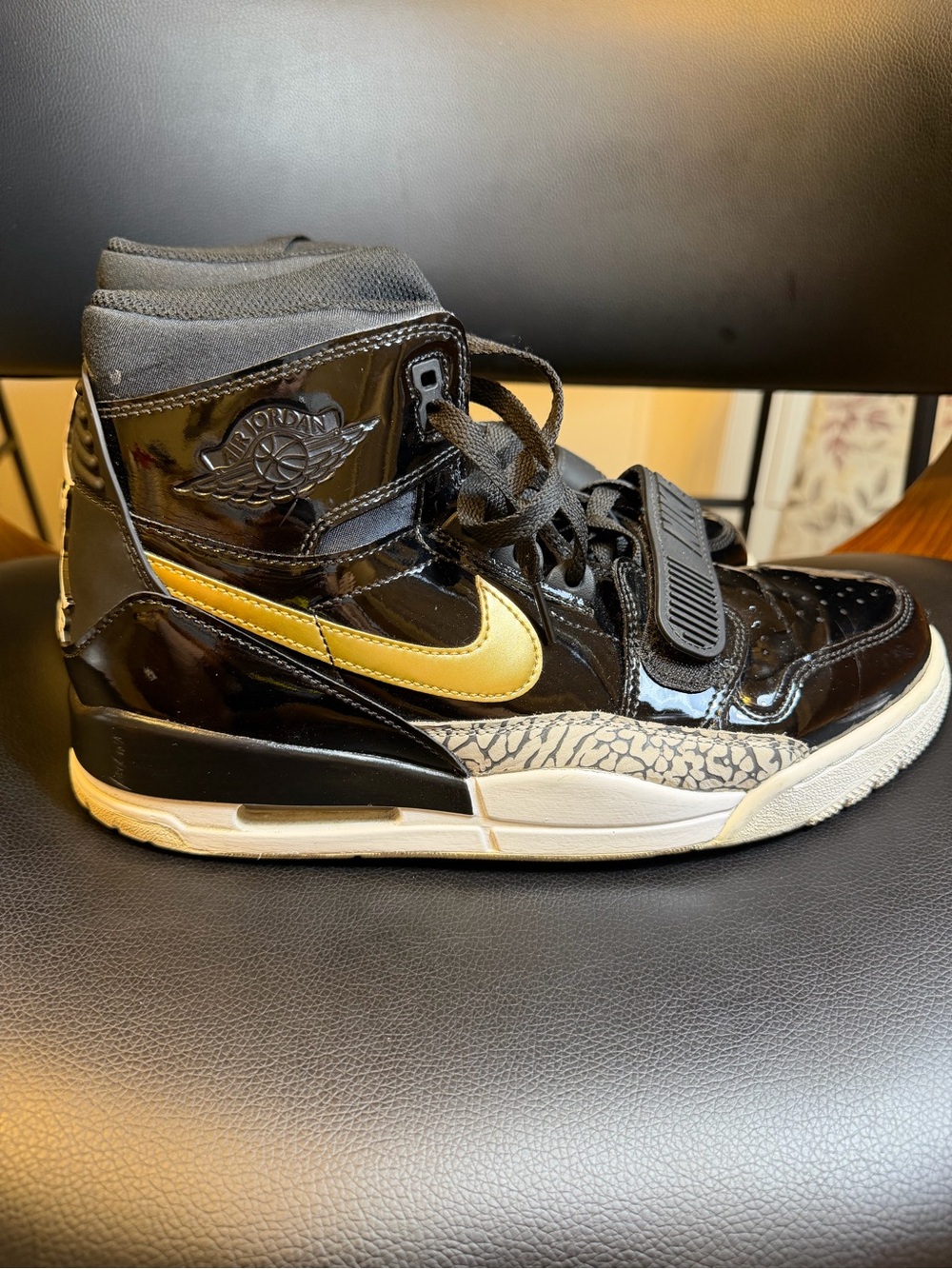 Nike Air Jordan Legacy 312 Black Gold White Leather Men's Size 9.5 AV3922 007